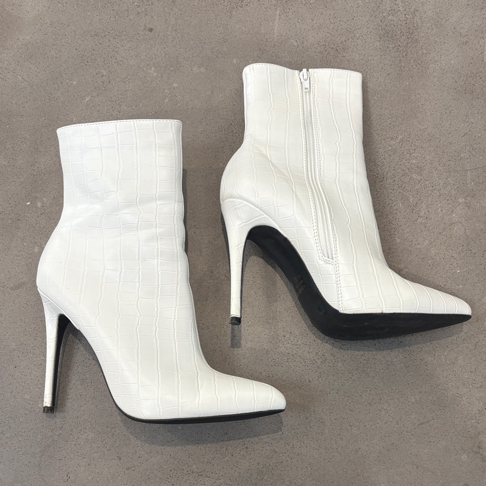 Elegant White Croc-Embossed Ankle Boots